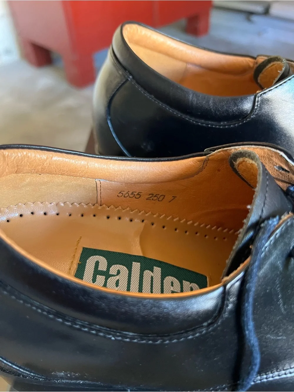 Calden polished black